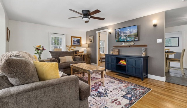 Walnut Street Retreat | Downtown, Dog Friendly