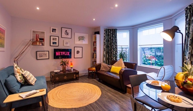 Walpole Bay 2 bed Stunning Garden Apartment By ADLIV