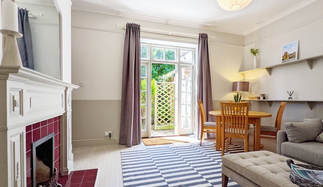 Walton House - Bosham - a flat that sleeps 4 guests in 2 bedrooms