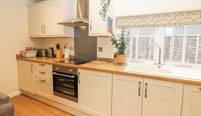 WALWORTH CASTLE HOLIDAY COTTAGE, pet friendly in Darlington
