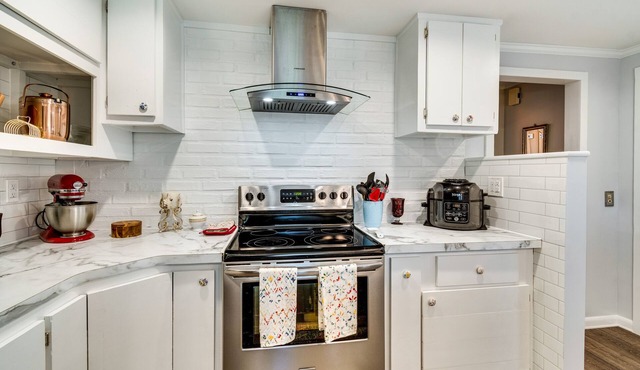 Walworth Home w/Hot Tub - Near Golf Courses!