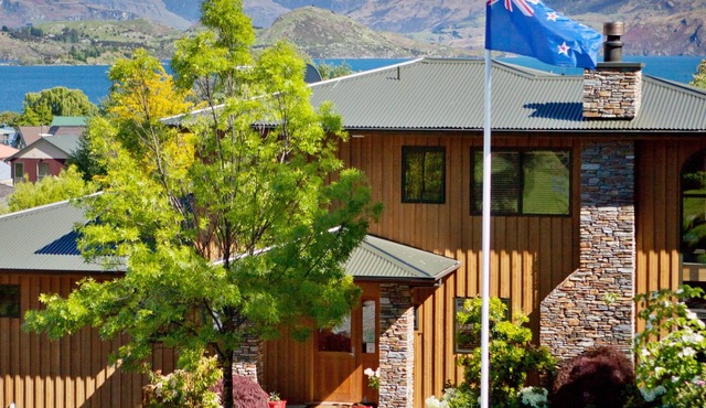Wanaka Springs Lodge