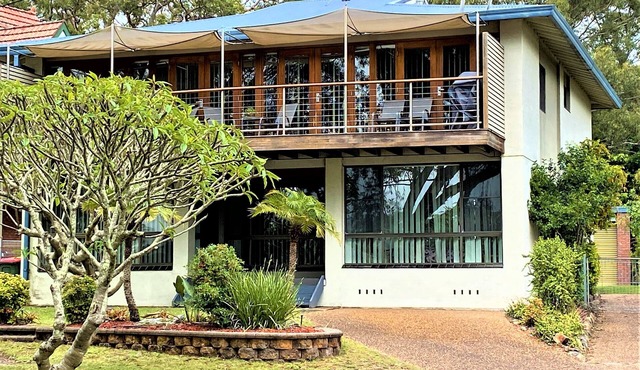 Wanda Beach House, 100 mtrs to beach. Linen & towels. Pets allowed.