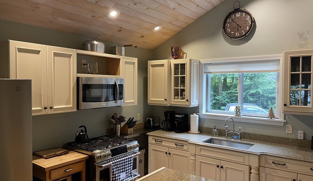 "Wander Inn" to Lakefront Comfort on Mooselookmeguntic Lake.