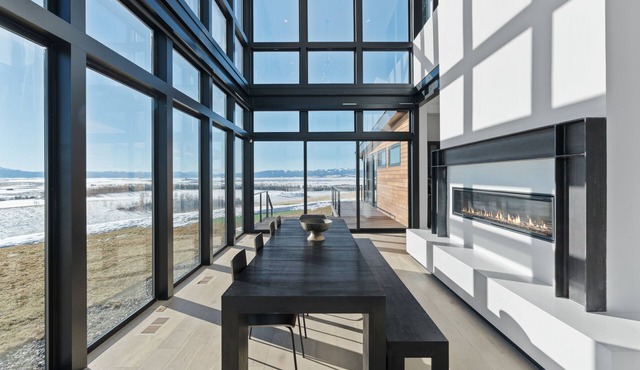 Wander Teton Valley sleeps 10, w/Workstations/Hot tub & gym, 5 Bedrooms