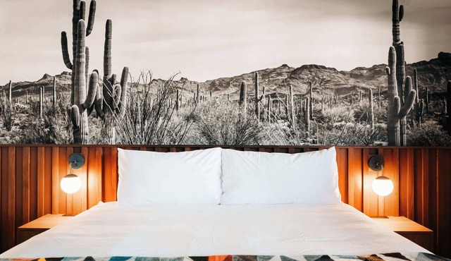 Wander the High Desert | La Vista Motel | 210