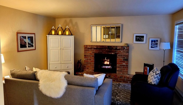 Wanderer Way Home - Cozy Alpine Gem, Minutes From Downtown & Pet Friendly