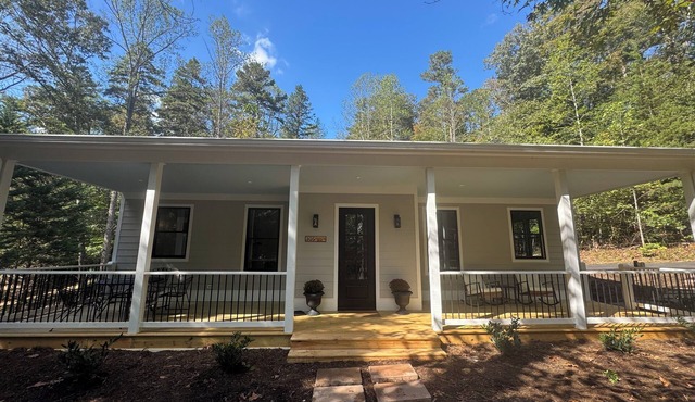 Wandering Bear’s Cottage Near Crozet & Charlottesville, 2 bedroom