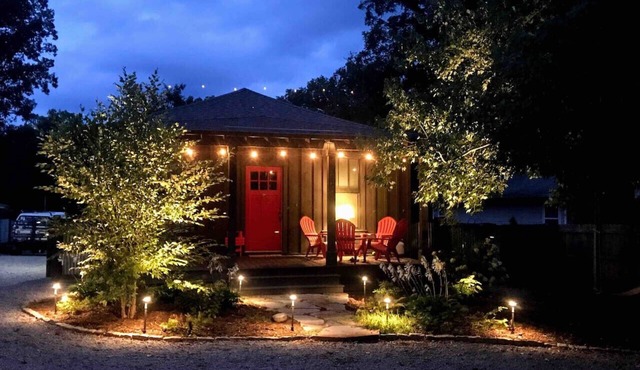 Wanderlust - completely renovated downtown cottage