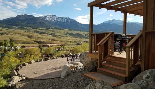 Wanderlust Haven overlooks the heart of Gardiner, next to Yellowstone Nat'l Park