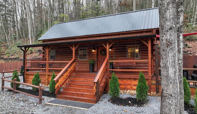 Wanderlust Luxury Cabin with Hot Tub and Pet Friendly