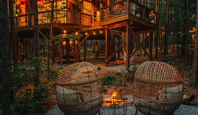 WANDERLUST TREEHOUSE REAL LIFE FAIRYTALE FOR TWO.HIDDEN DEEP IN THE WOODS