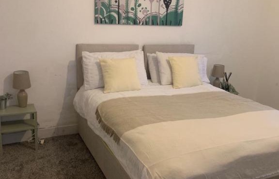 Wandsworth, South London Deluxe King Room 1