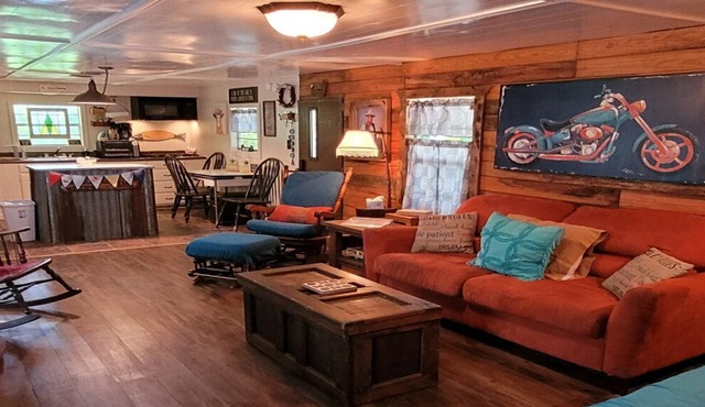 Want to get away from the City? Want to do some Swimming or Fishing? Perfect Getaway at Lake Texoma!