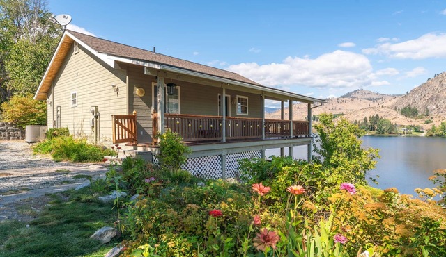 Wapato Lake Waterfront Retreat