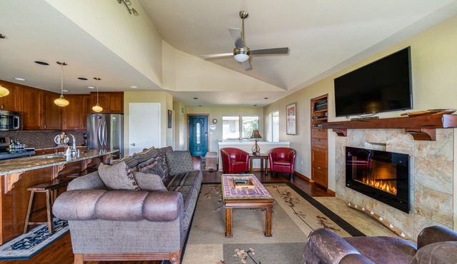 Wapato Point Halmalka Condo 512B Sleeps 8 by Outdoor Pool, Sandy Beach Amenities