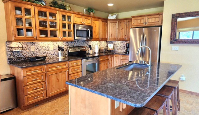 Wapato Point Halmalka Condo 502-B 2 Bed 2 Bath Sleeps 5-6, Close to Outdoor Pool