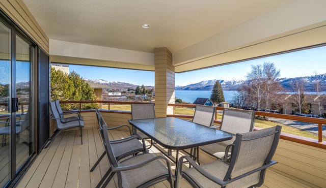 Wapato Point Halmalka Condo 514-B Close to Outdoor Pool, Sandy Beach Amenities