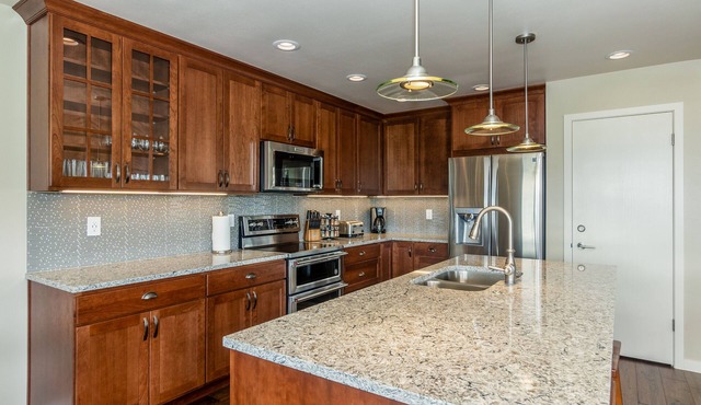 Wapato Point Halmalka Condo 510B 3 Bed 2 Bath Sleeps 8, Lake Views, Next to Pool