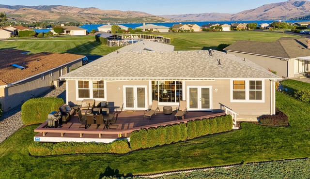 Wapato Point Uplake View Home - Across the Street from Pool & Park