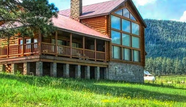 Wapiti Run Retreat - Secluded Log Cabin on 4 Acre Lot w/Mountain & Pond Views