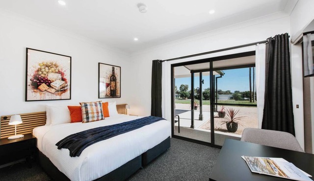 Waratah Suite Experience Cosy Country Charm