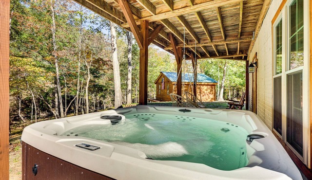 Wardensville Cabin w/Hot Tub, Creek & Fire Pit!