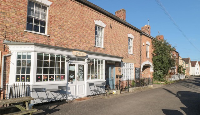 WARDS COURT 2, family friendly, with a garden in Frampton On Severn