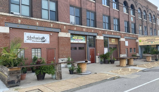 Warehouse Hotel - Retreats & Groups St Louis & Event Space Sleeps Up to 80