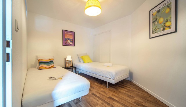 Warhol Vibes - Color and comfort with garage