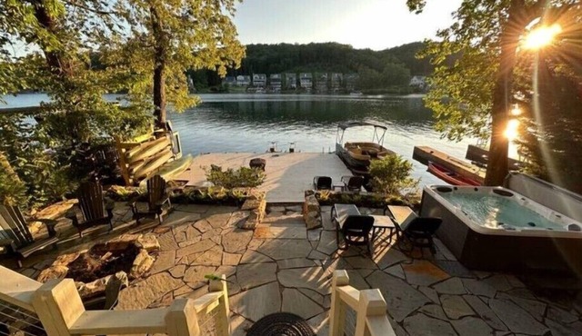 Warluskee Luxury Lakefront Cottage w/Hot Tubnn
