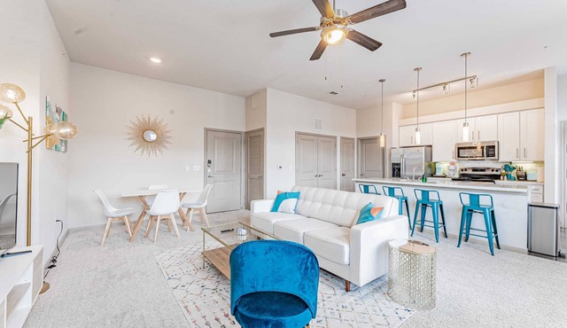 Warm 2BR suite close to Downtown w/fast WiFi