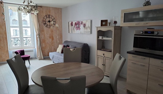 Warm, 3-star, 2-room apartment for 4 people, in the city center