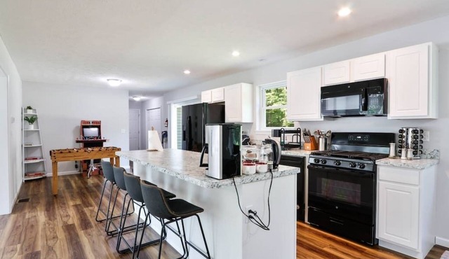 Warm 4 Bedroom House with large outdoor space