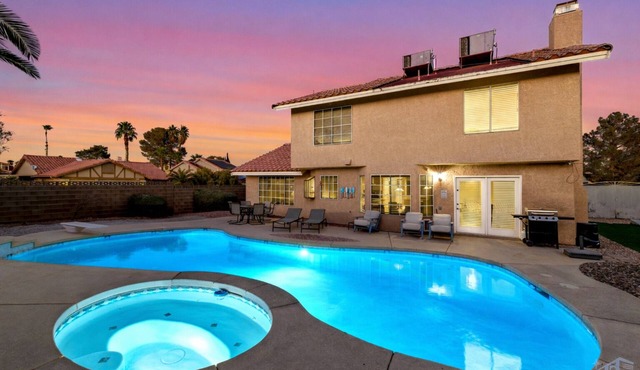 Warm 4BR W/Loft home, 15min to strip, Near Summerlin! Pool & Spa! Pet Friendly!