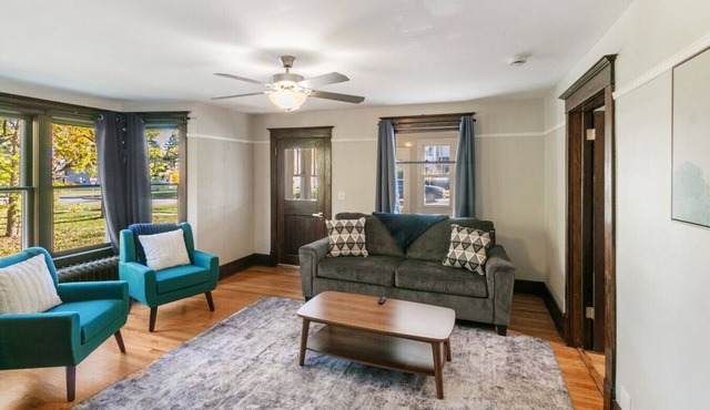 Warm 5 bed Libertyville Getaway Close to Navy Base