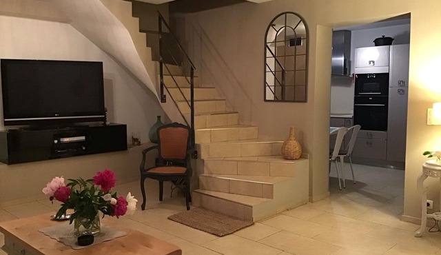 Warm, air-conditioned, 2-bedroom house 3 km from La Ciotat beaches.