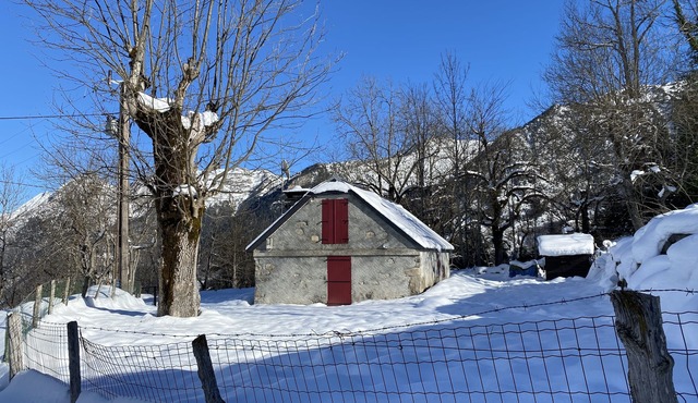 WARM ALTITUDE BARN, Cambasque, 8 people