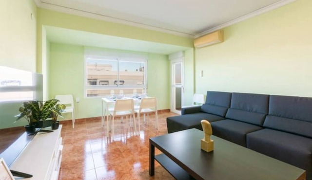 Warm and comfort apartment very close of th e center of Gandia and beach. Peace