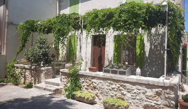 WARM AND COMFORTABLE FAMILY HOUSE near the AVIGNON FESTIVAL