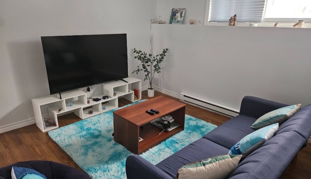 Warm and Cozy Home near Airport, University, downtown and Town center