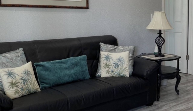 Warm and cozy home in quiet neighborhood! LLC
