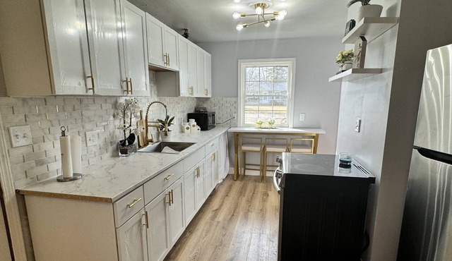 Warm and enjoyable house! Close to E.I.U!