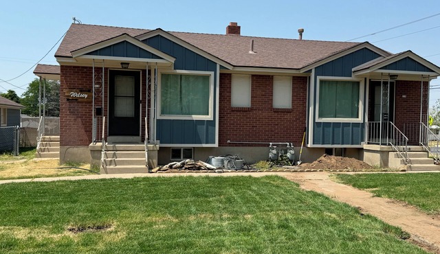 Warm and friendly house in Clearfield with AC, WiFi, 2 king beds, 2 bathrooms