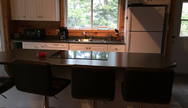 Warm and inviting, 3 bedroom 4 season cottage.