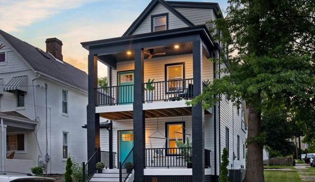 Warm and Inviting Retreat With Easy Strolls to Cafes, Frick Park, Regent Square