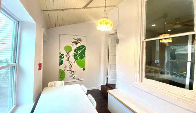 Warm and inviting studio apartment in the heart of University City