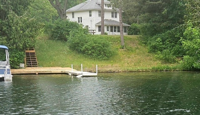 Warm and relaxing 100 year old waterfront house with dock is waiting for you!