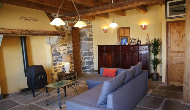 Warm and spacious mountain cottage for 4 to 6 people
