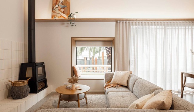 Warm and welcome three bedroom home with full kitchen, walking distance to town.